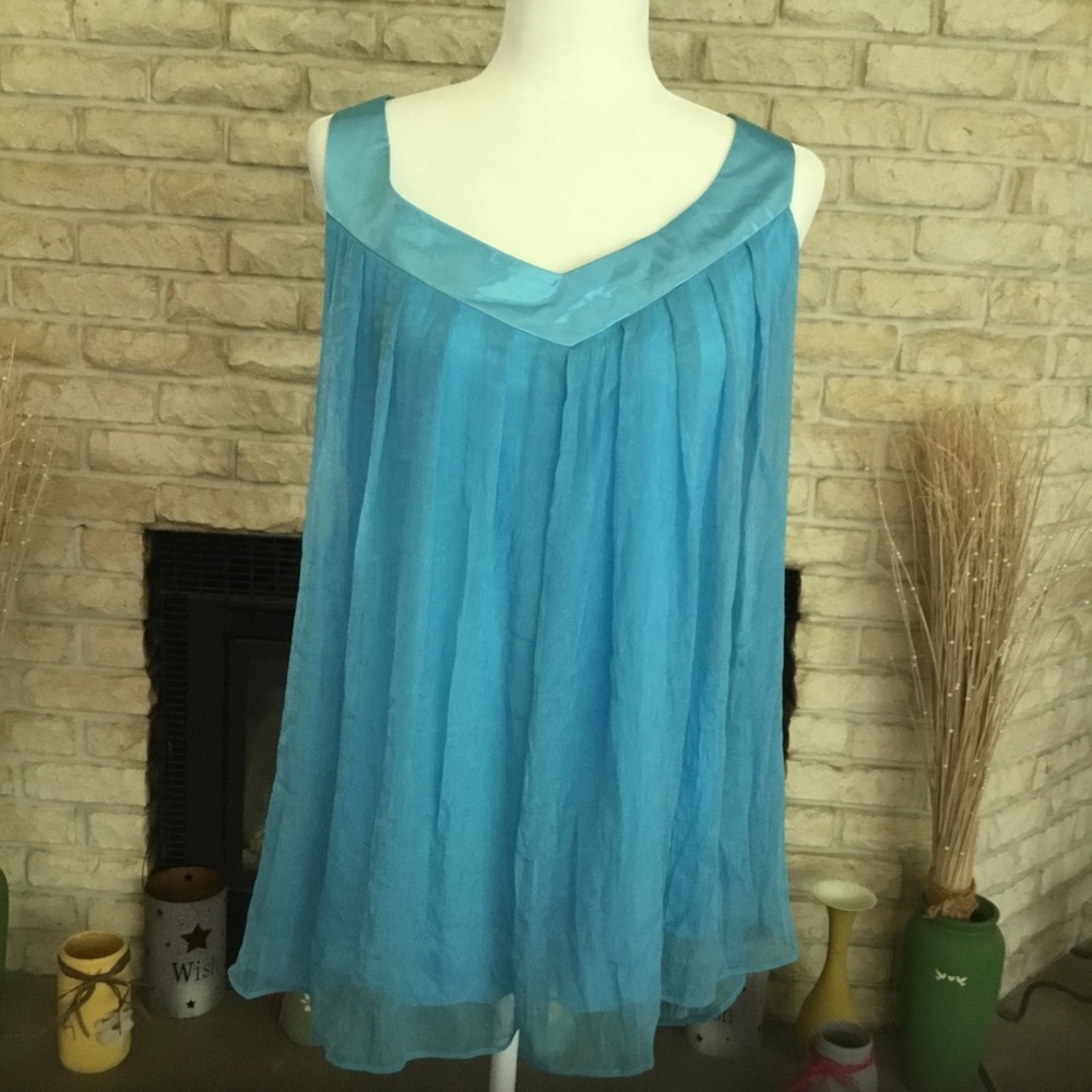 IMAN BEAUTIFUL BLUE TIE BACK TOP